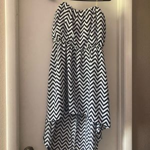 White and blue strapless chevron print dress